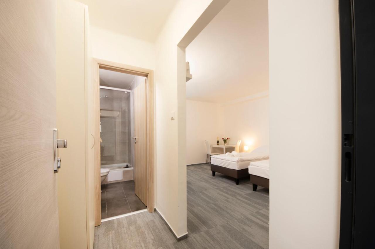 Hotel Blue Apartment Bratislava Exterior foto